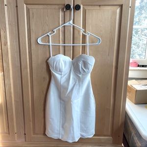 Scalloped Strapless Dress in White (XS)